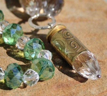 CrystalCasingNecklace